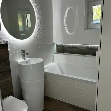 Petit Havre De Paix Avec Jacuzzi Luxe & Jardin Privatif Zen
