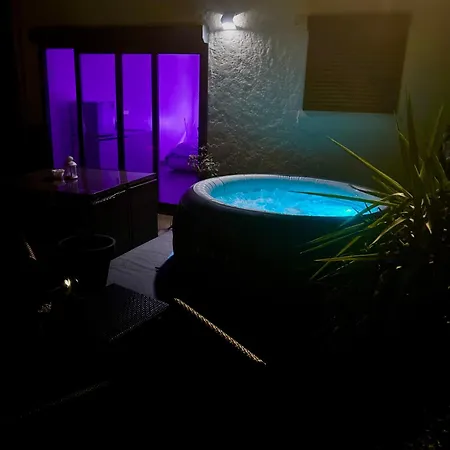 Δωμάτια σε οικογενειακή κατοικία Petit Havre De Paix Avec Jacuzzi Luxe & Jardin Privatif Zen