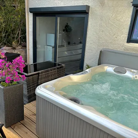 Quarto em Acomodações Particulares Petit Havre De Paix Avec Jacuzzi Luxe & Jardin Privatif Zen Cavalaire-sur-Mer