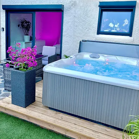Quarto em Acomodações Particulares Petit Havre De Paix Avec Jacuzzi Luxe & Jardin Privatif Zen *